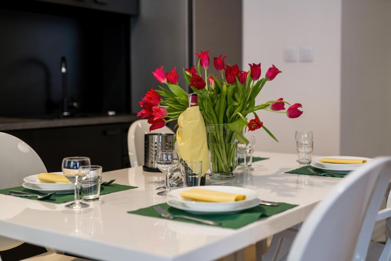 Apartment Poznan Mtp Chelmonskiego By Noclegi Renters Bagian luar foto