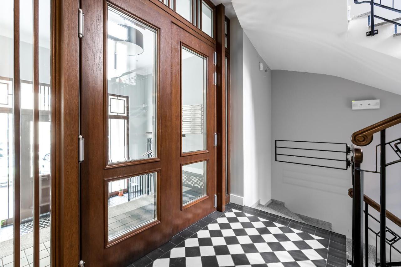 Apartment Poznan Mtp Chelmonskiego By Noclegi Renters Bagian luar foto